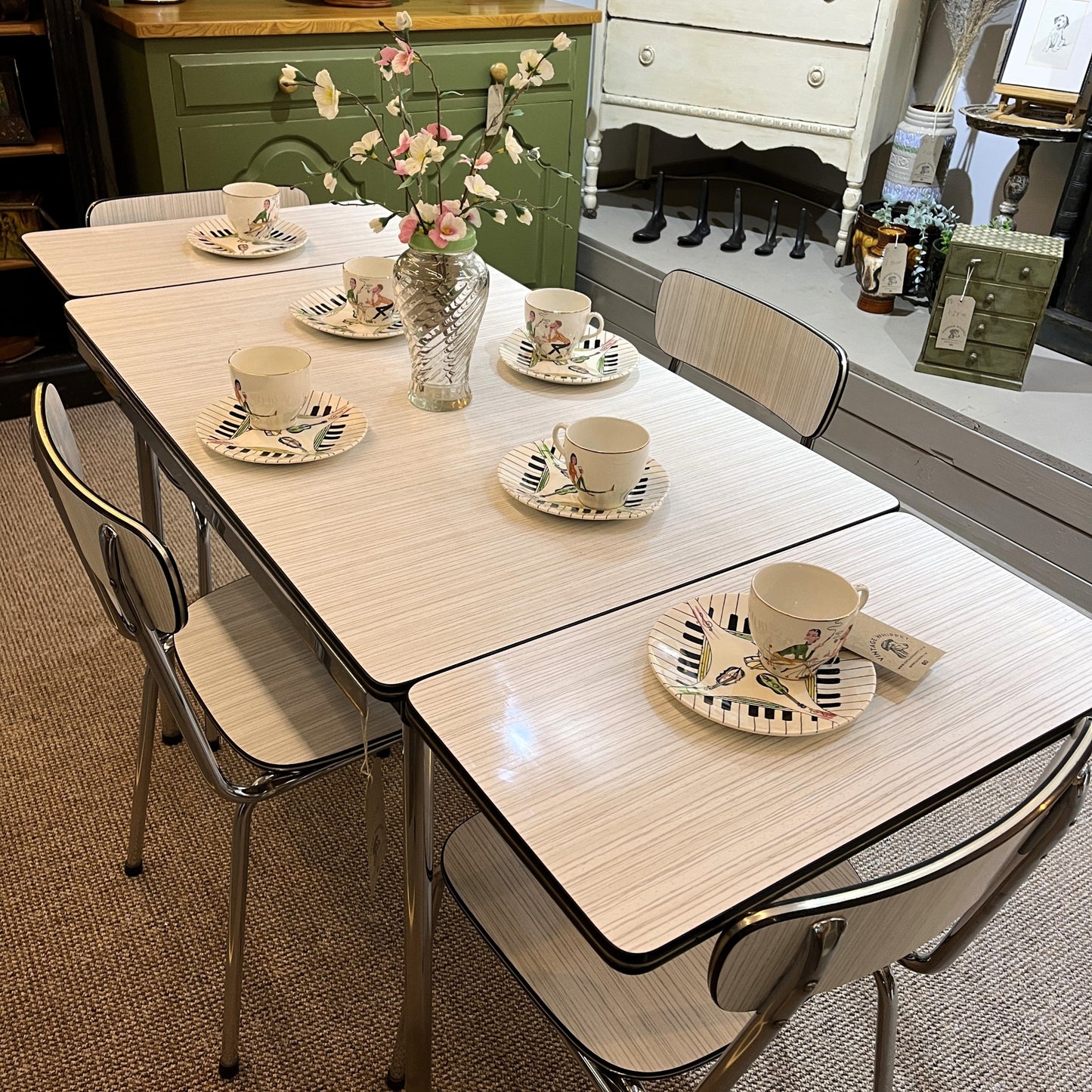 This is a 1950s or 60s Tavos Formica Kitchen Table and chairs. Formica table top, chair seats and backrests supported by very clean chrome metal work.