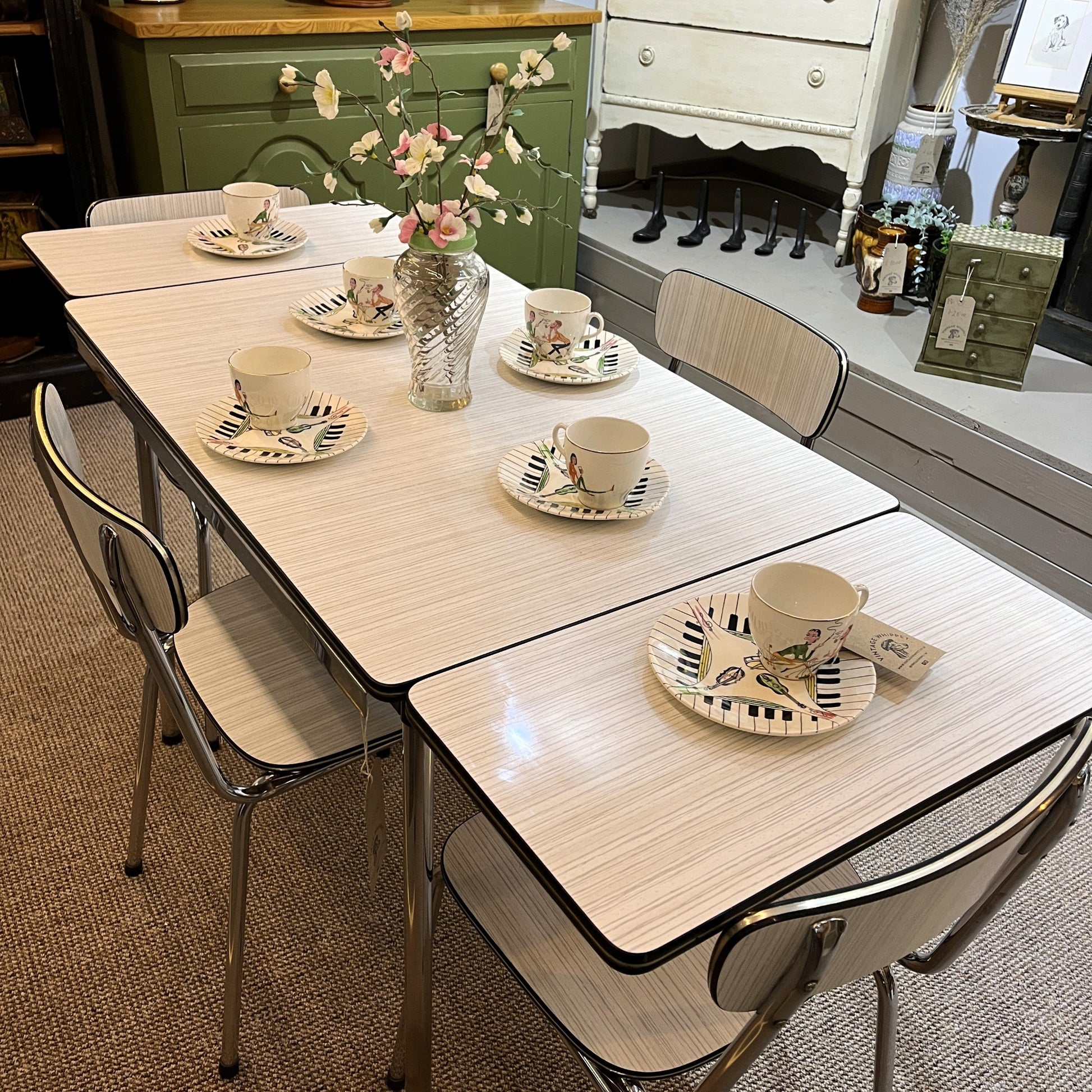 This is a 1950s or 60s Tavos Formica Kitchen Table and chairs. Formica table top, chair seats and backrests supported by very clean chrome metal work.