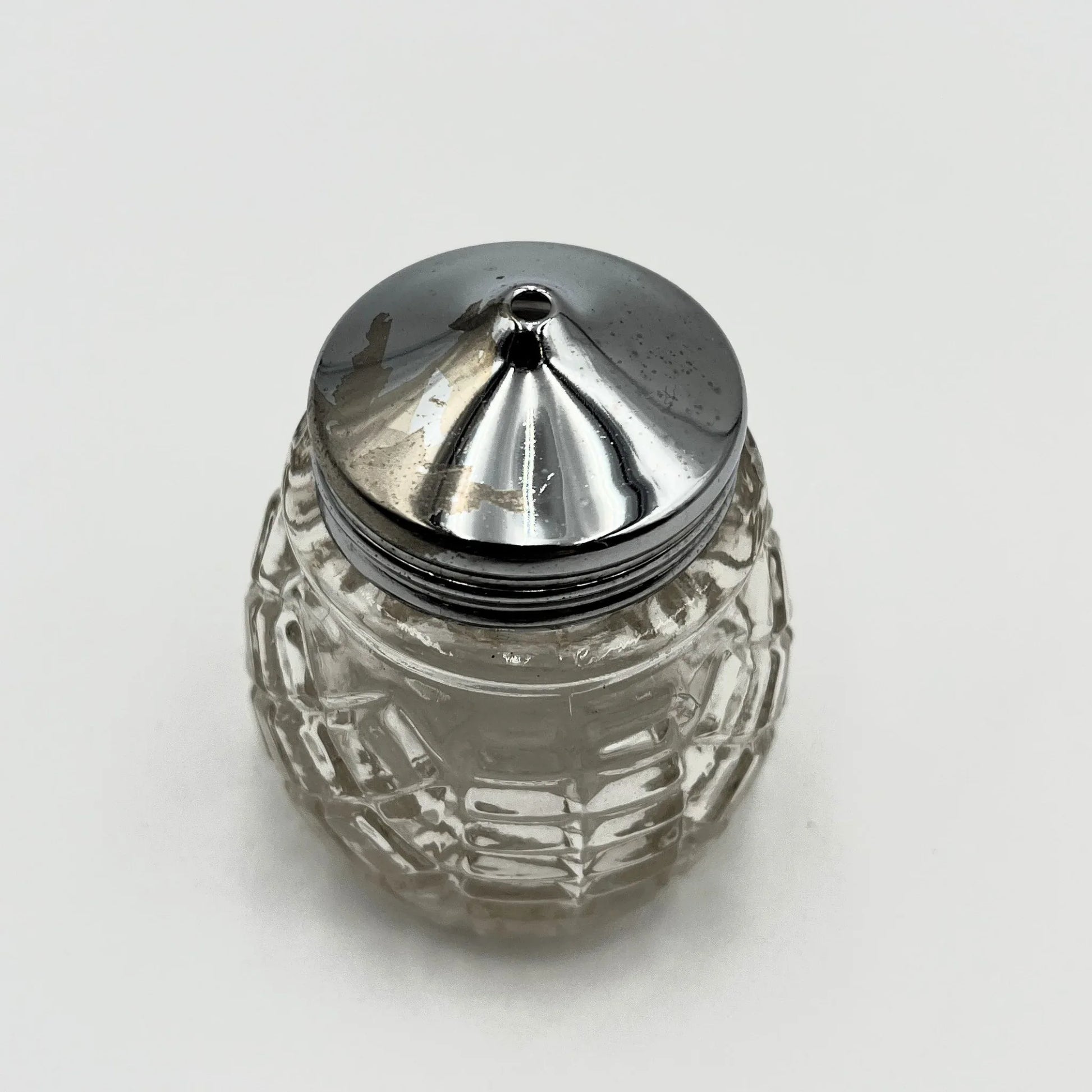 vintage 1960s egg cup holder with 4 egg cups, Salt and Pepper pots and 4 spoons. 