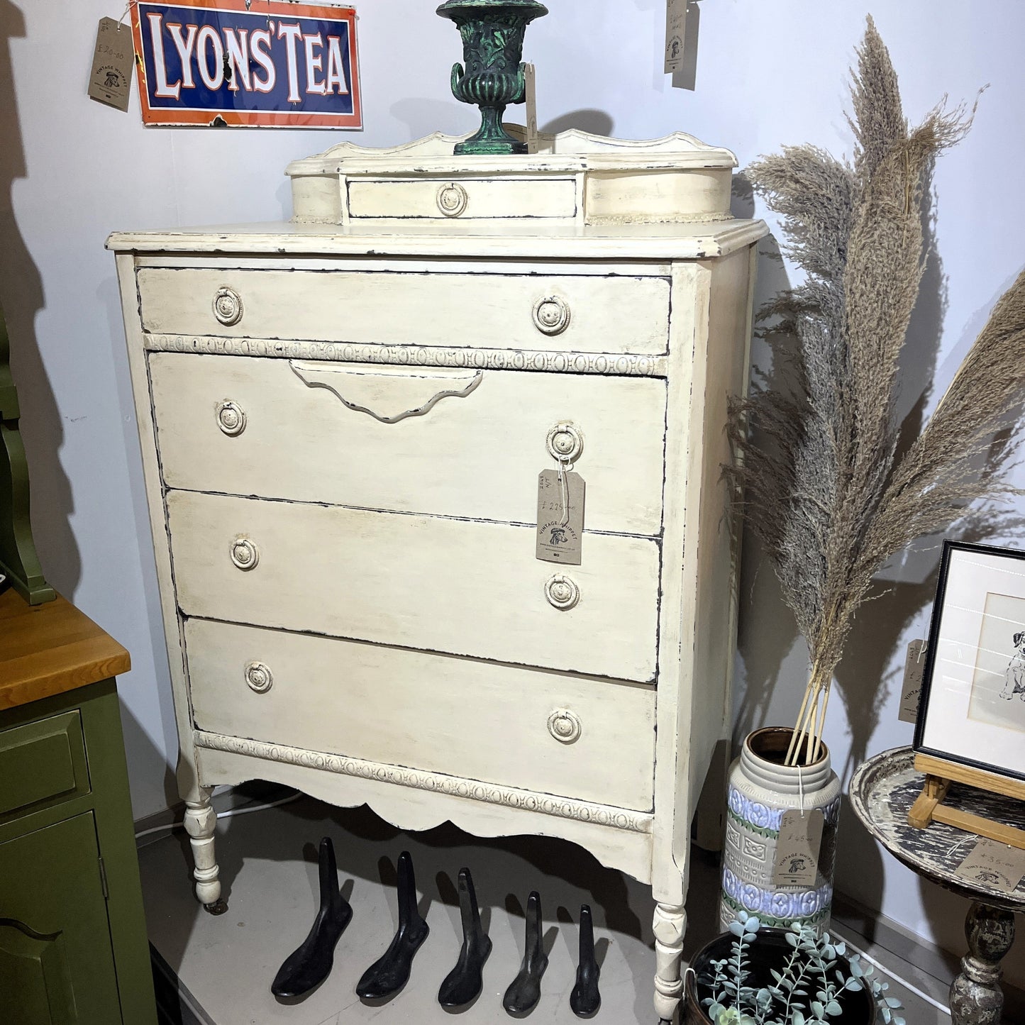 This is an elegant vintage painted dressing table featuring a small drawer on the top. It has been cleaned inside and out, properly prepared.