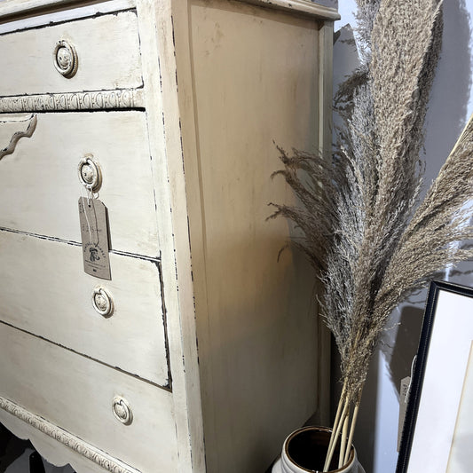 This is an elegant vintage painted dressing table featuring a small drawer on the top. It has been cleaned inside and out, properly prepared.