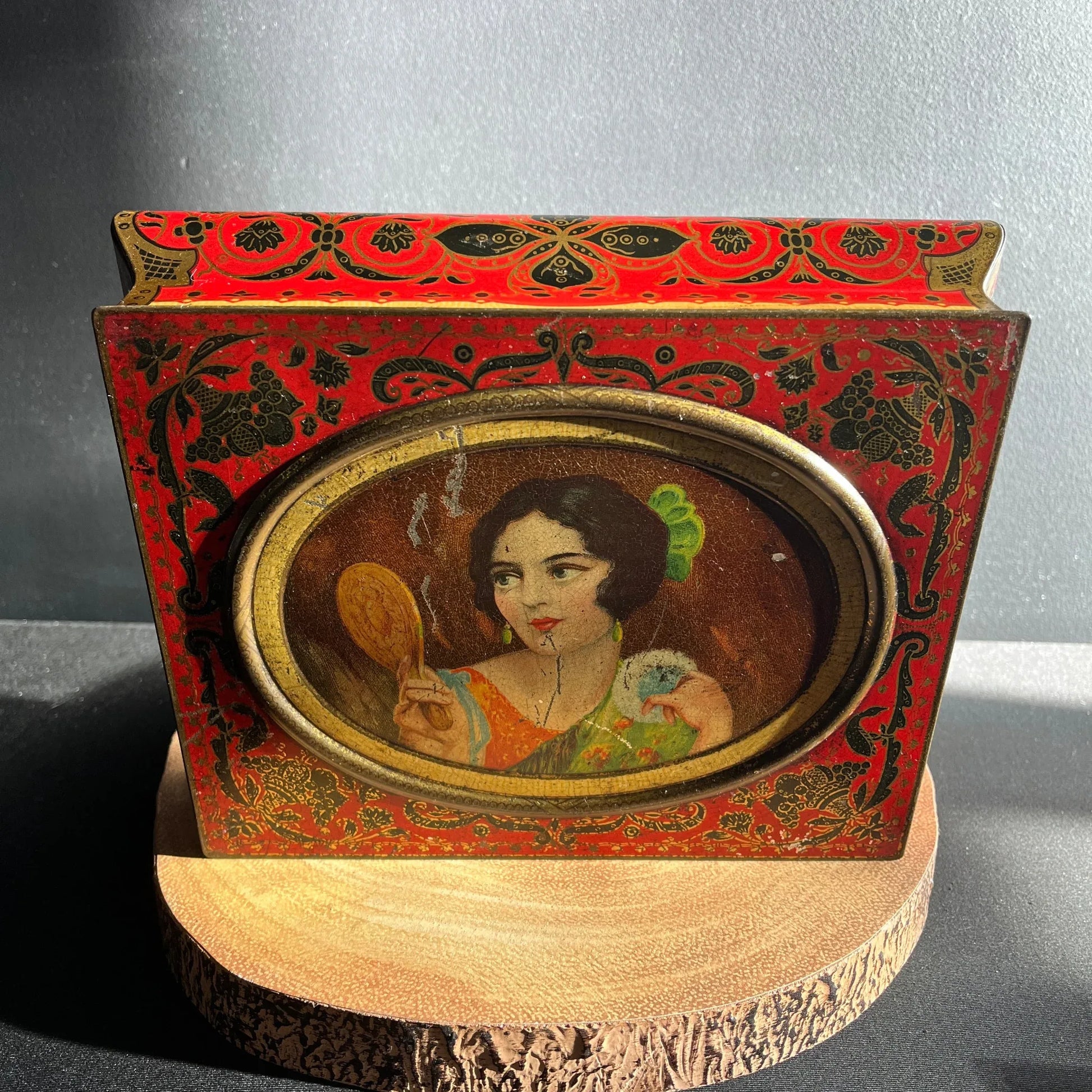This Vintage tin by Don Confectionery of Sheffield, dating from the early 1900's