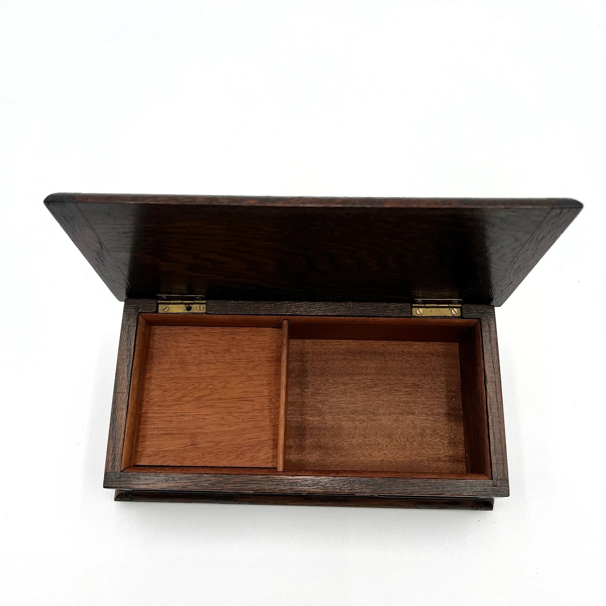This is a vintage oak musical jewellery box made by Tallent of Old Bond Street, London, featuring a Swiss Reuge music box movement. 